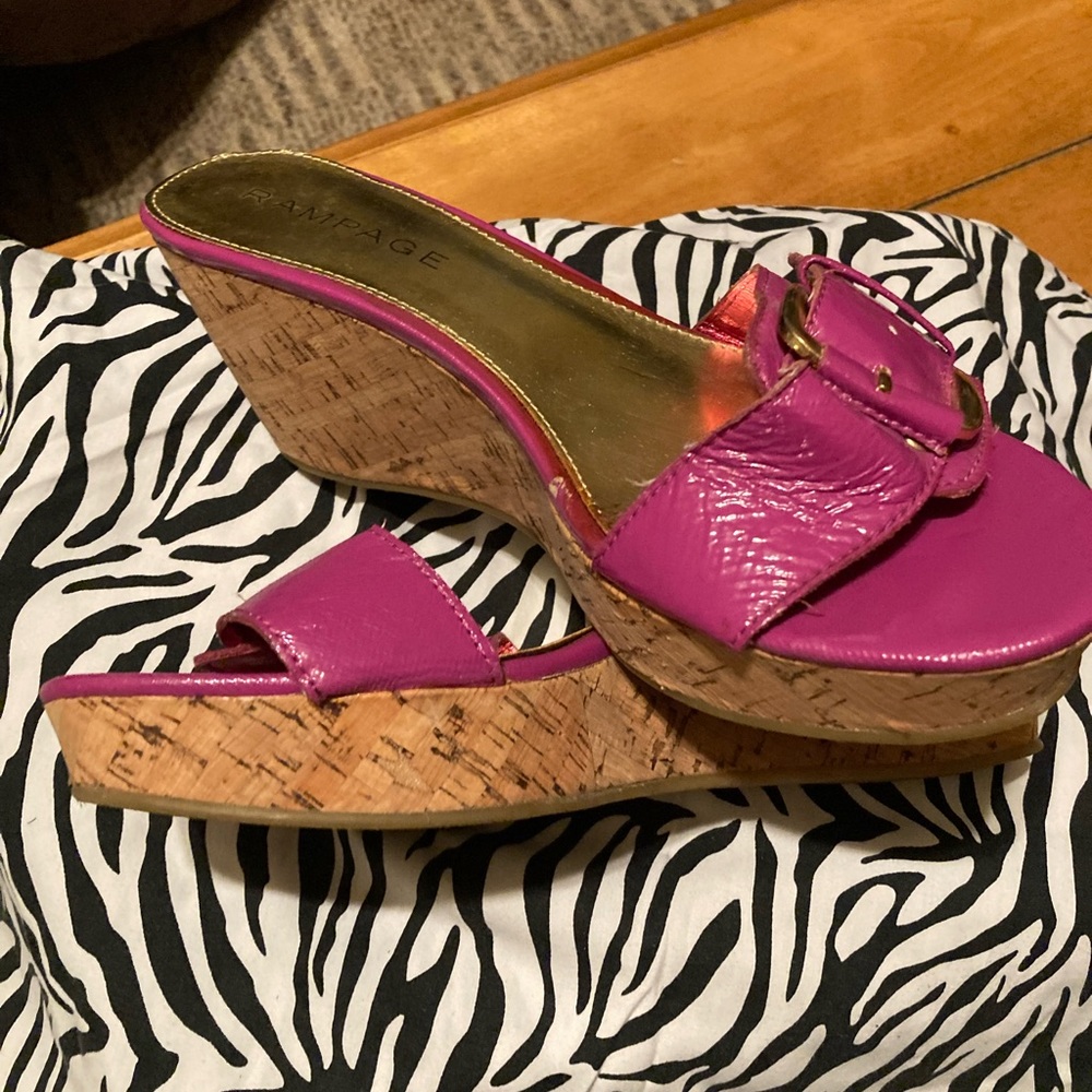Ladies Size 9 1/2 Rampage Wedge Slides - Picture 10 of 10